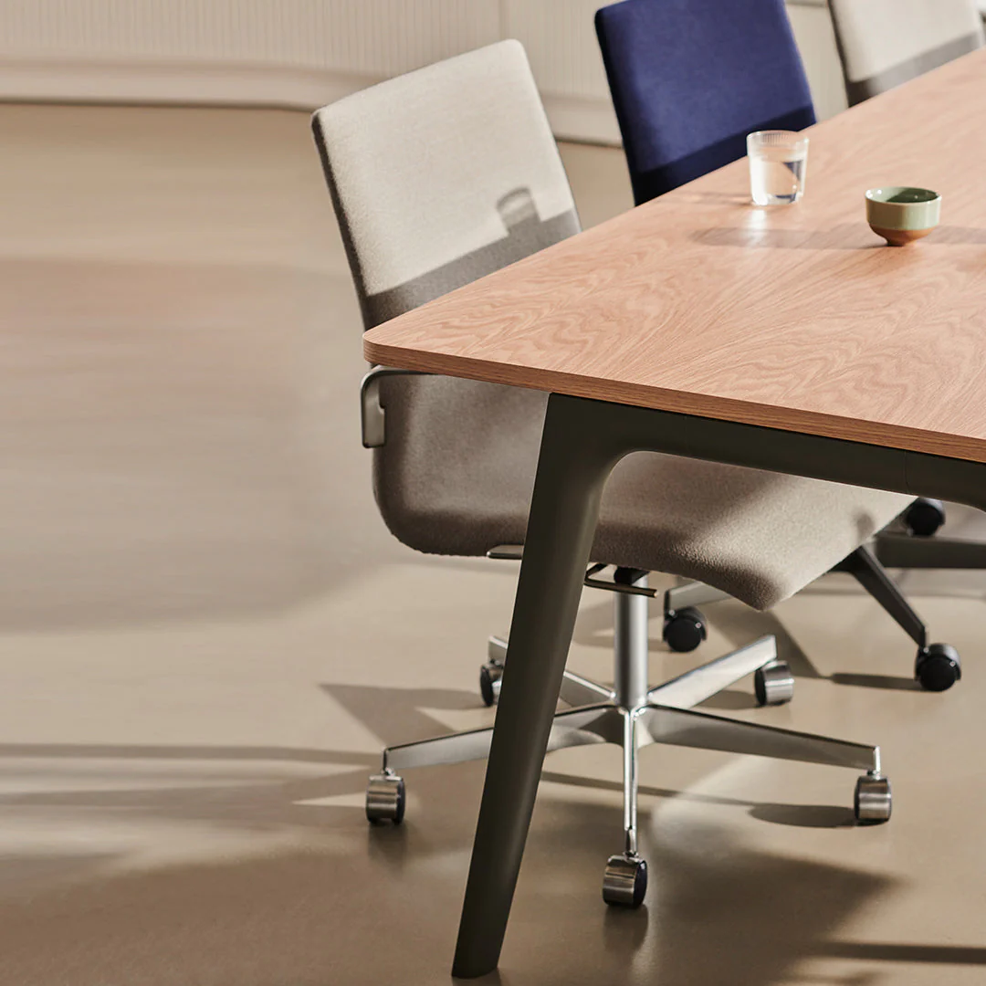 Oxford Low Back Office Armchair - 5 Star Base & Casters - Height Adjustable - Image 4