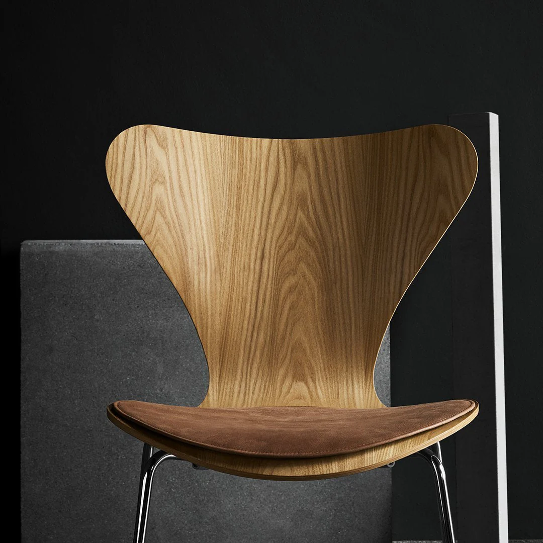 Series 7 Chair 3107 - Clear Lacquered - Image 9