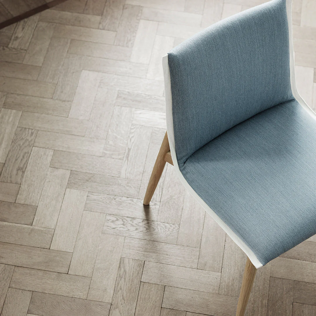 E004 Embrace Chair - Image 11