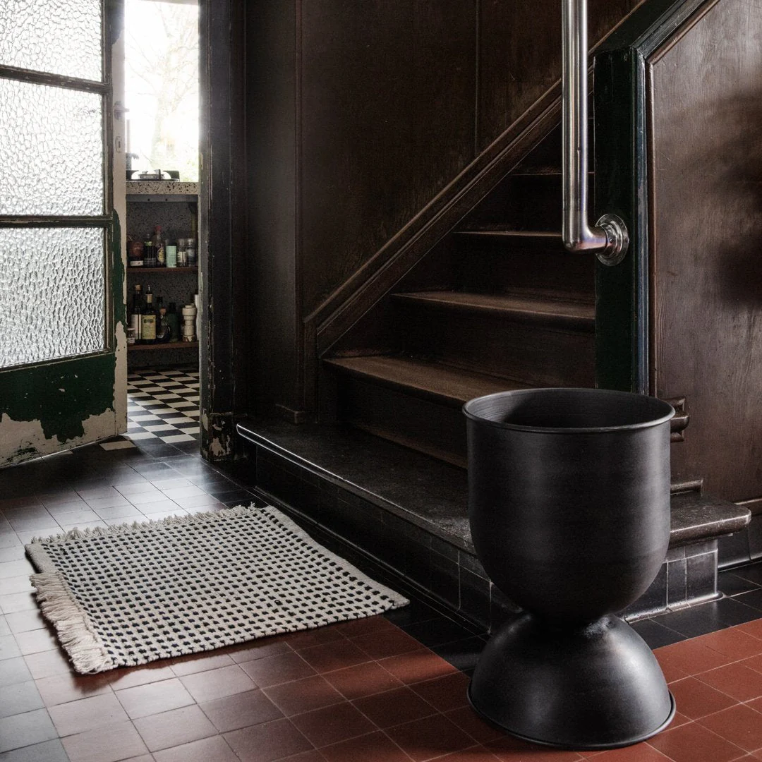 Hourglass Pot - Image 14