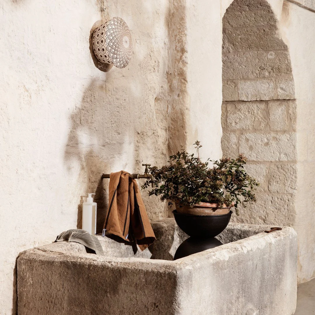 Hourglass Pot - Image 17