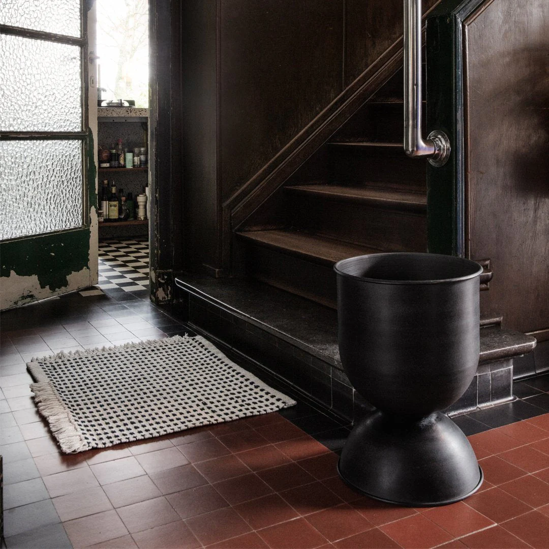 Hourglass Pot - Image 19