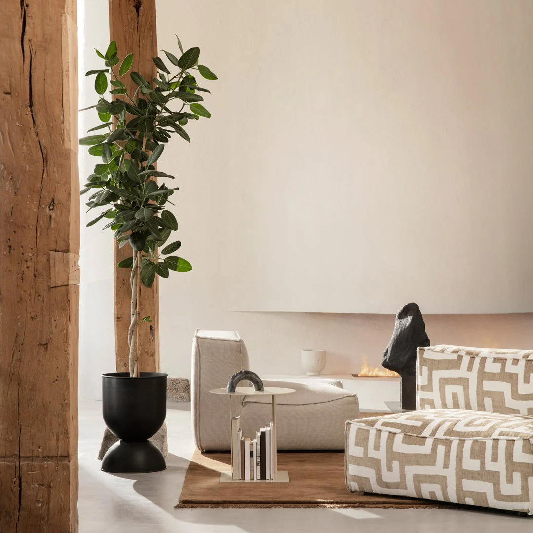 Hourglass Pot - Image 24