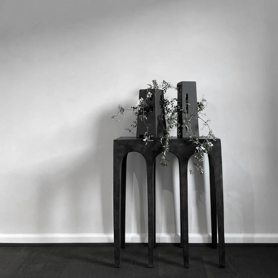 Bow Console Table - Image 12