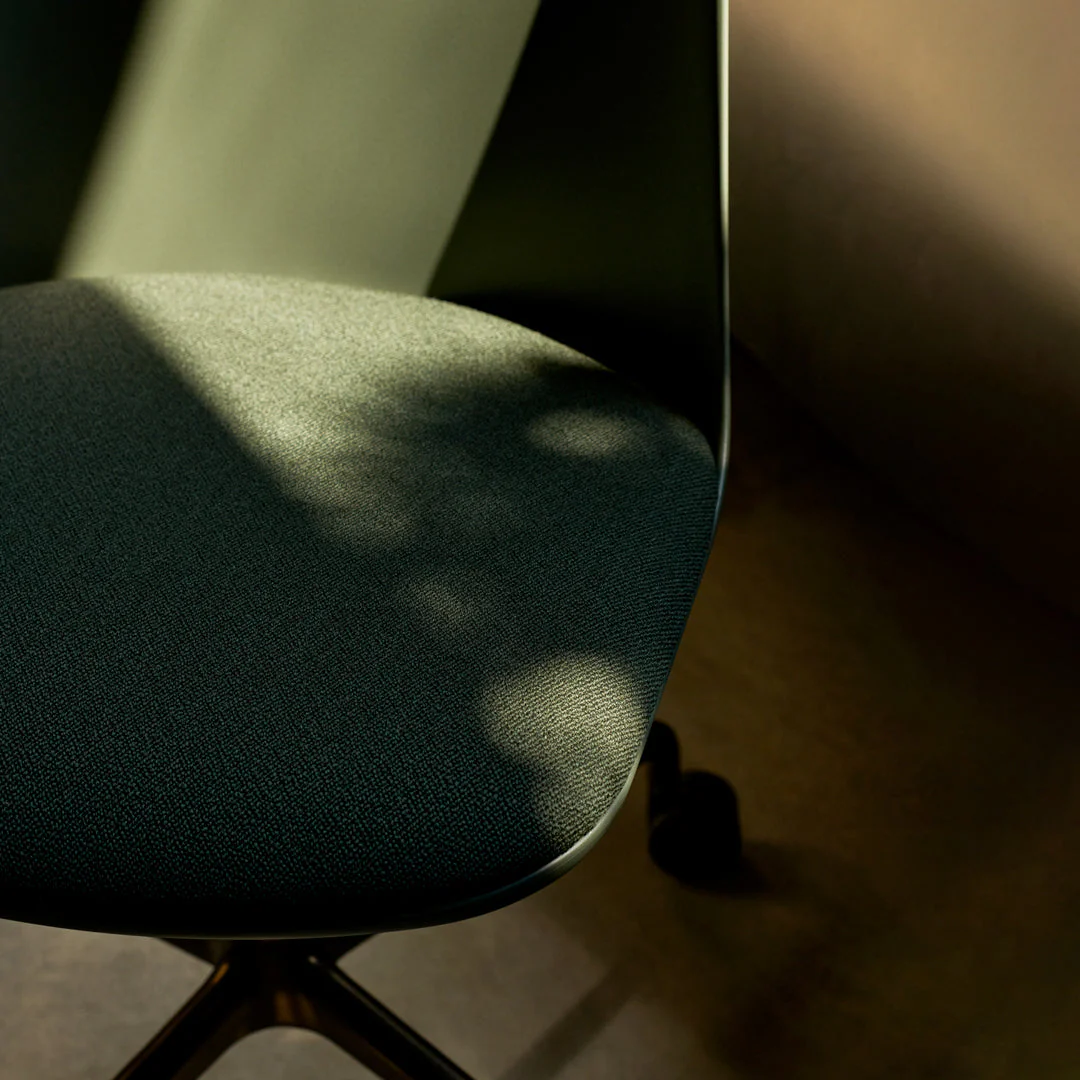 Rely HW22 Chair - 4-Star Swivel Base w/ Casters - Image 15