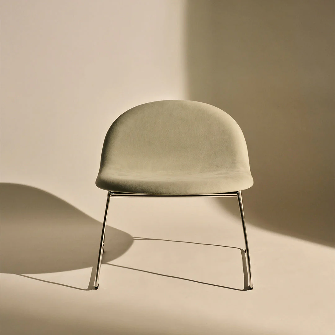 Gubi 3D Lounge Chair - Fully Upholstered - Sledge Base - Image 4