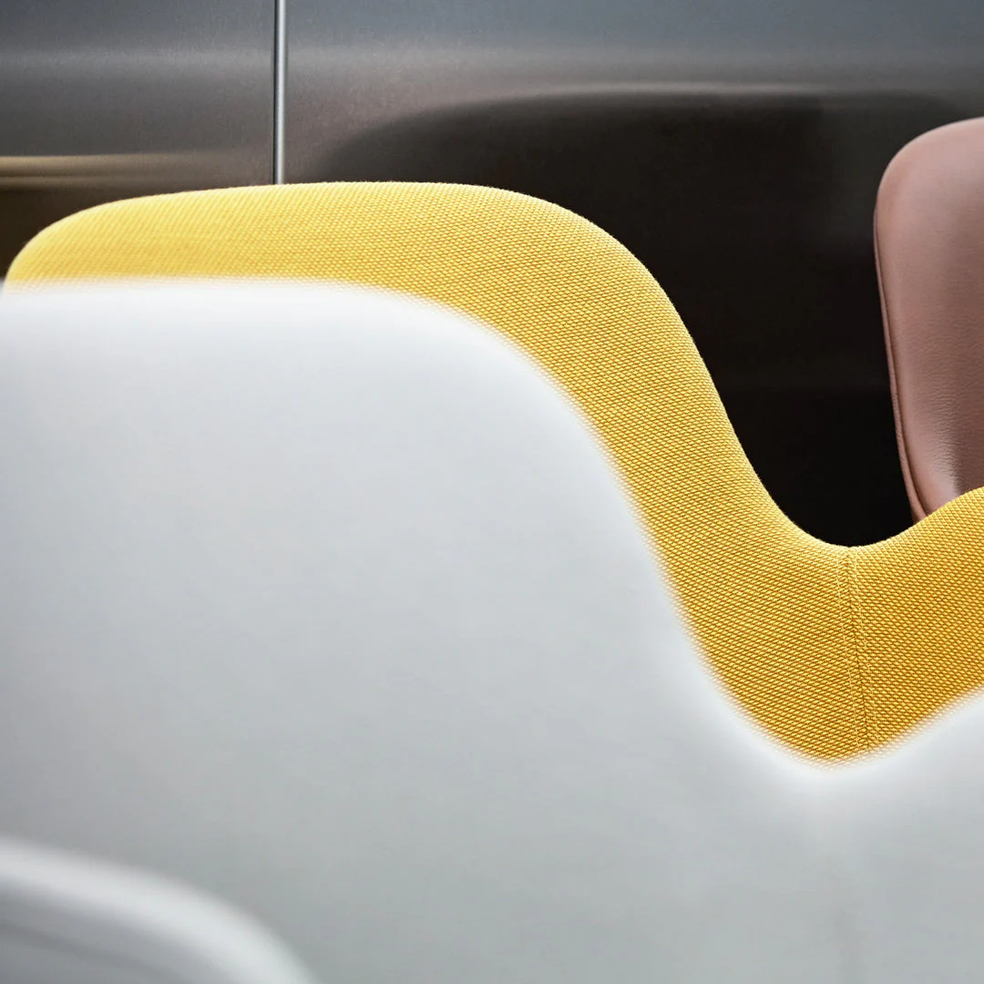 Form Armchair - 5W Swivel Base w/ Gaslift - Upholstered - Image 17