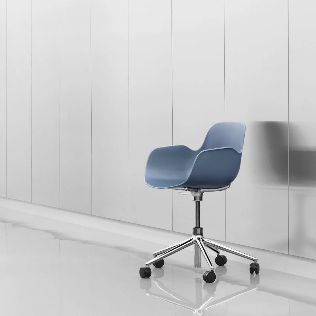 Form Armchair - 5W Swivel Base w/ Gaslift - Image 24