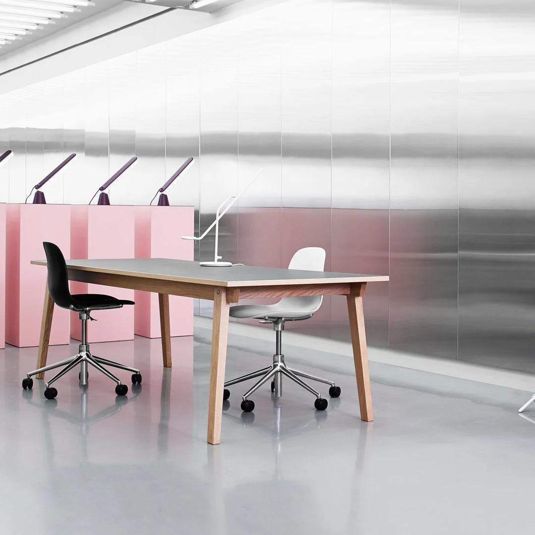 Form Chair - 5W Swivel Base w/ Gaslift - Image 22