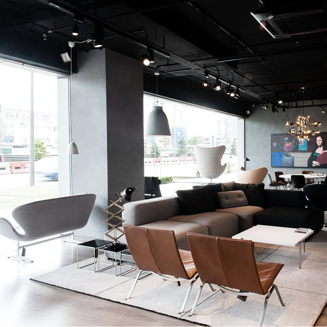 Swan Sofa - Image 3